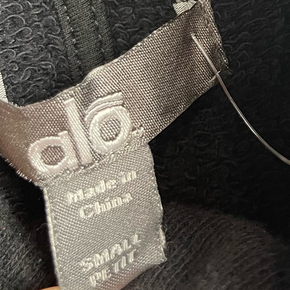 ALO Yoga Black Cropped Bolero Wrap Jacket Sweatshirt Cardigan Dolman Sleeves S - Picture 10 of 16